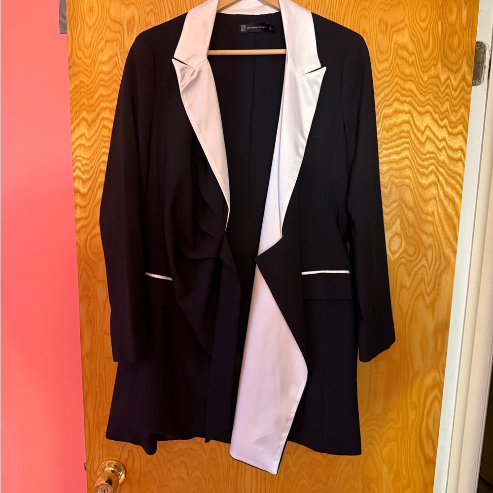 New York & Company Black Jacket with White Contrast Lapel. Size Large